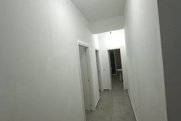 Shtepi me qera Apartament ne Tirane, 2+1, Mobilimi Bosh, pa mobiluar, Pagesa 45,000  Leke.
