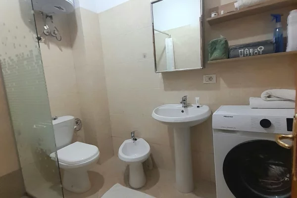 Shtepi me qera Apartament ne Tirane, 2+1, Mobilimi E mobiluar, Pagesa 70,000  Leke.