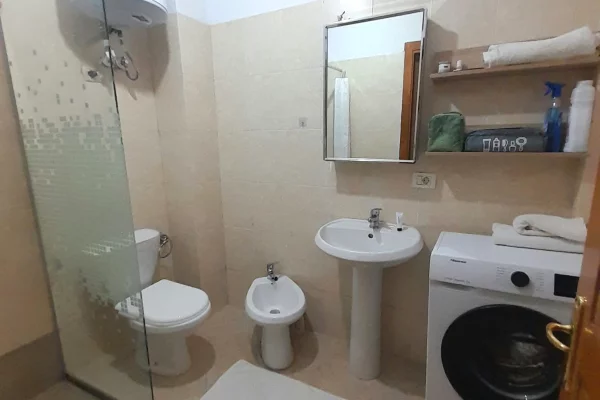 Shtepi me qera Apartament ne Tirane, 2+1, Mobilimi E mobiluar, Pagesa 70,000  Leke.