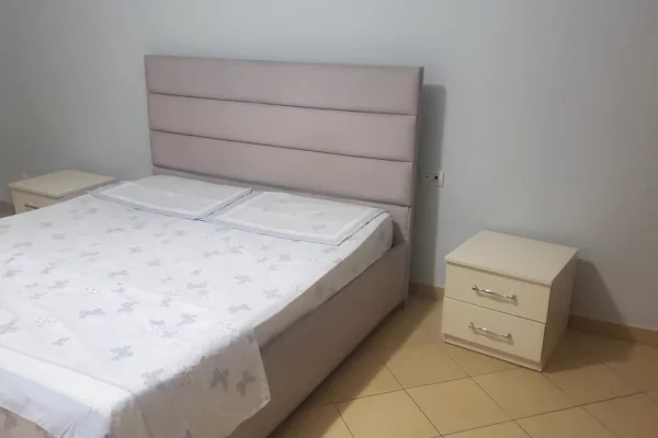 Shtepi me qera Apartament ne Tirane, 2+1, Mobilimi E mobiluar, Pagesa 50,000  Leke.