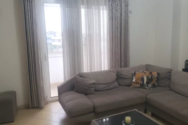 Shtepi me qera Apartament ne Tirane, 2+1, Mobilimi E mobiluar, Pagesa 50,000  Leke.