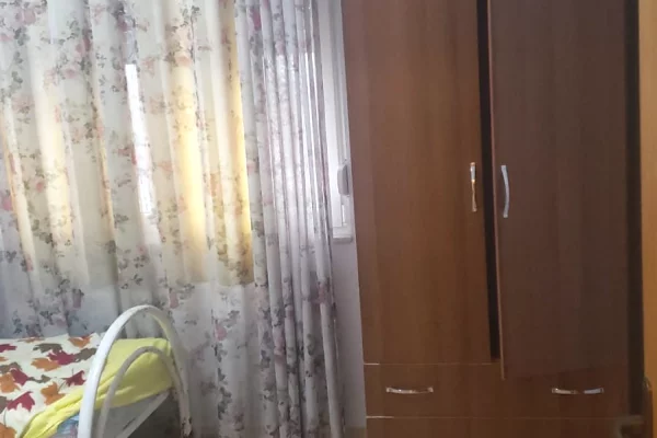 Shtepi me qera Apartament ne Tirane, 2+1, Mobilimi E mobiluar, Pagesa 50,000  Leke.
