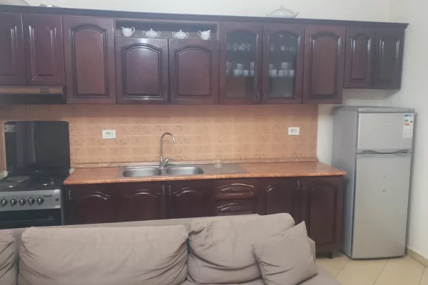 Shtepi me qera Apartament ne Tirane, 2+1, Mobilimi E mobiluar, Pagesa 50,000  Leke.