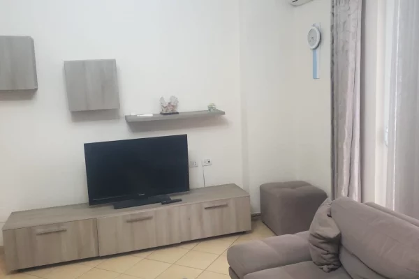 Shtepi me qera 2+1 ne Tirane - 50,000 Leke