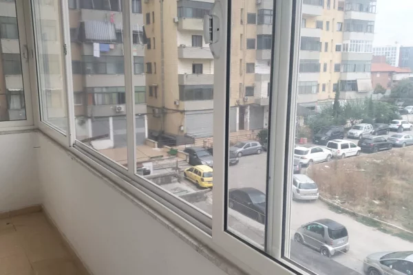 Shtepi me qera Apartament ne Tirane, 2+1, Mobilimi E mobiluar, Pagesa 50,000  Leke.