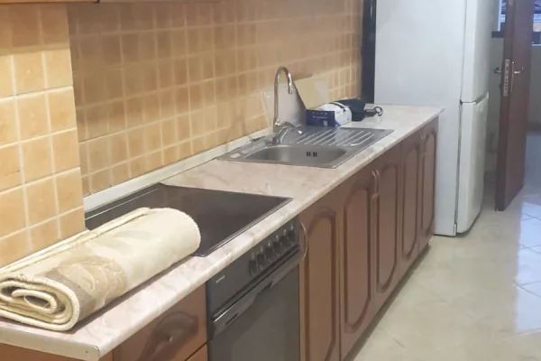 Shtepi me qera Apartament ne Tirane, 1+1, Mobilimi E mobiluar, Pagesa 40,000  Leke.