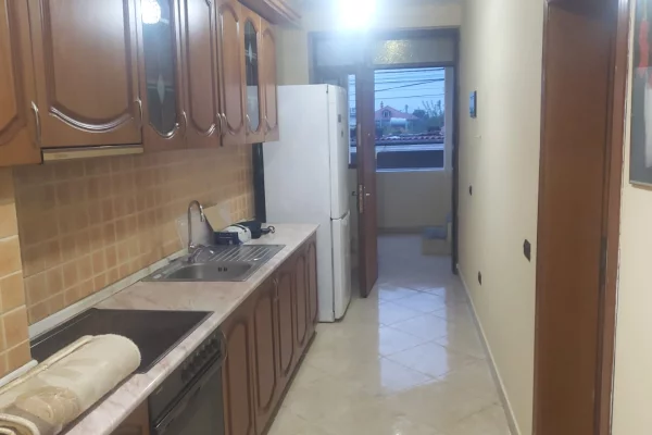 Shtepi me qera Apartament ne Tirane, 1+1, Mobilimi E mobiluar, Pagesa 40,000  Leke.