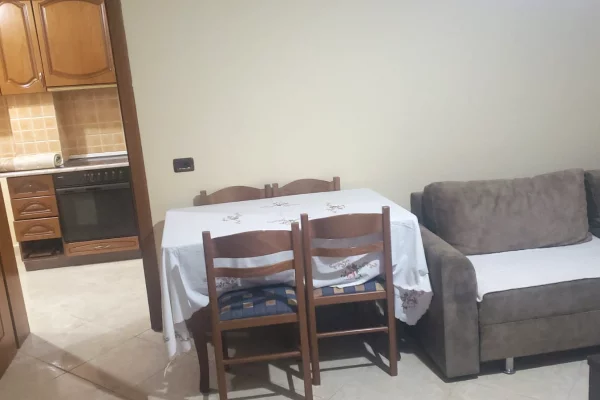 Shtepi me qera Apartament ne Tirane, 1+1, Mobilimi E mobiluar, Pagesa 40,000  Leke.