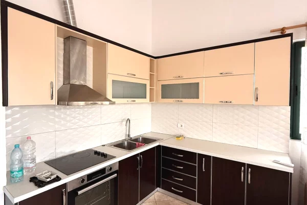 Shtepi me qera Apartament ne Tirane, 2+1, Mobilimi E mobiluar, Pagesa 55,000  Leke.