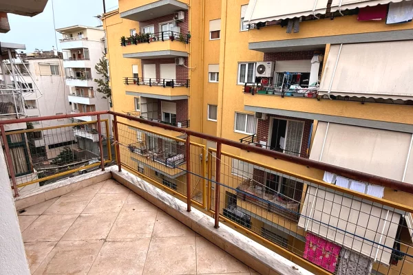 Shtepi me qera Apartament ne Tirane, 2+1, Mobilimi E mobiluar, Pagesa 55,000  Leke.