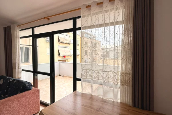 Shtepi me qera Apartament ne Tirane, 2+1, Mobilimi E mobiluar, Pagesa 55,000  Leke.