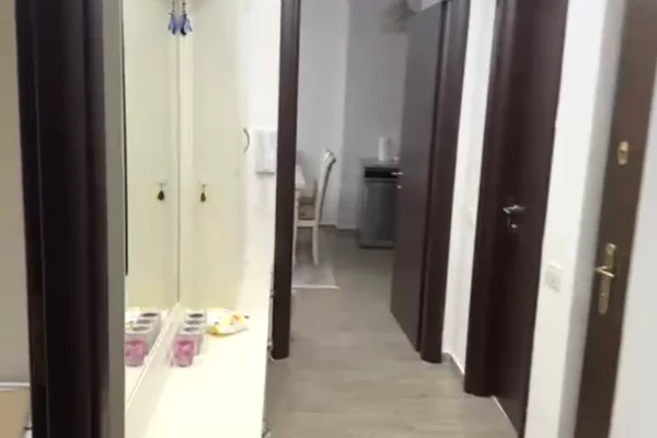 Shtepi me qera Apartament ne Tirane, 2+1, Mobilimi E mobiluar, Pagesa 55,000  Leke.