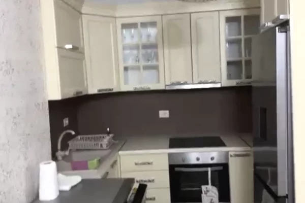 Shtepi me qera Apartament ne Tirane, 2+1, Mobilimi E mobiluar, Pagesa 55,000  Leke.