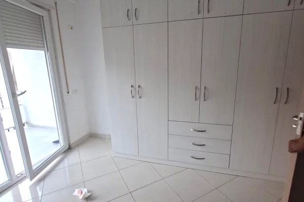 Shtepi me qera Apartament ne Tirane, 1+1, Mobilimi Bosh, pa mobiluar, Pagesa 35,000  Leke.