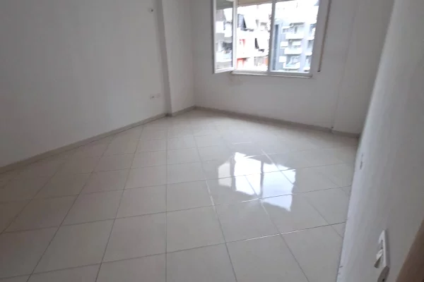Shtepi me qera Apartament ne Tirane, 1+1, Mobilimi Bosh, pa mobiluar, Pagesa 35,000  Leke.