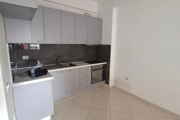 Shtepi me qera Apartament ne Tirane, 1+1, Mobilimi Bosh, pa mobiluar, Pagesa 35,000  Leke.