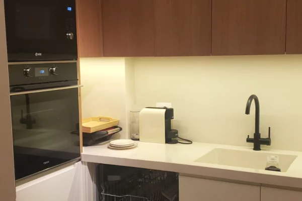 Shtepi me qera Apartament ne Tirane, 2+1, Mobilimi E mobiluar, Pagesa 80,000  Leke.