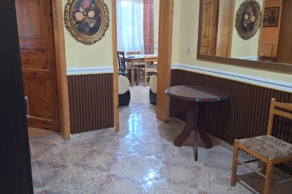 Shtepi me qera Apartament ne Tirane, 2+1, Mobilimi E mobiluar, Pagesa 60,000  Leke.