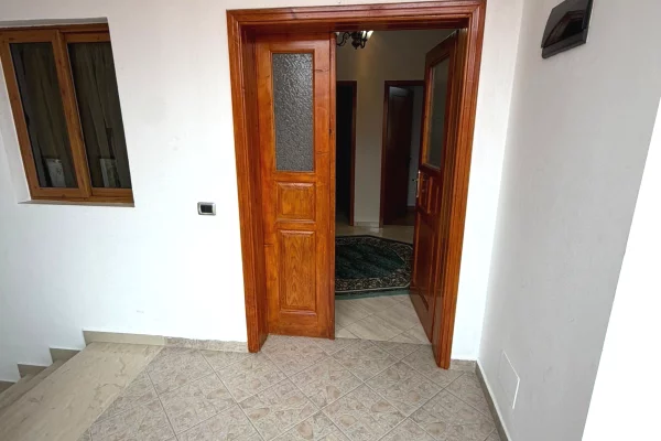 Shtepi me qera Shtepi Private ne Tirane, 1+1, Mobilimi E mobiluar, Pagesa 50,000  Leke.