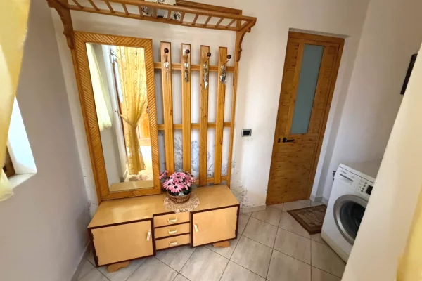 Shtepi me qera Shtepi Private ne Tirane, 1+1, Mobilimi E mobiluar, Pagesa 50,000  Leke.