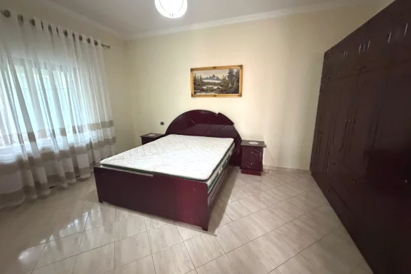 Shtepi me qera Shtepi Private ne Tirane, 1+1, Mobilimi E mobiluar, Pagesa 50,000  Leke.