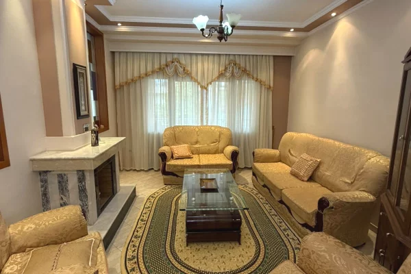 Shtepi me qera Shtepi Private ne Tirane, 1+1, Mobilimi E mobiluar, Pagesa 50,000  Leke.