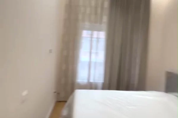 Shtepi me qera Apartament ne Tirane, 1+1, Mobilimi E mobiluar, Pagesa 50,000  Leke.