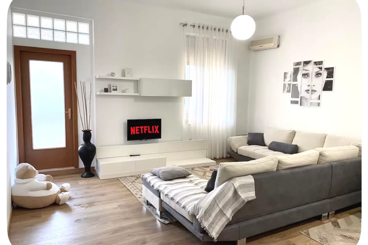 Shtepi me qera Apartament ne Tirane, 1+1, Mobilimi E mobiluar, Pagesa 650  Euro.