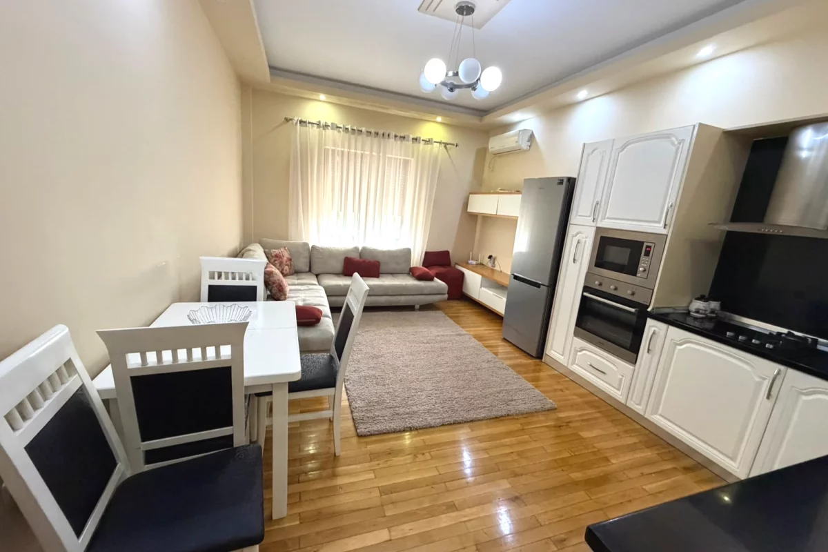 Shtepi me qera Shtepi Private ne Tirane, 2+1, Mobilimi E mobiluar, Pagesa 60,000  Leke.