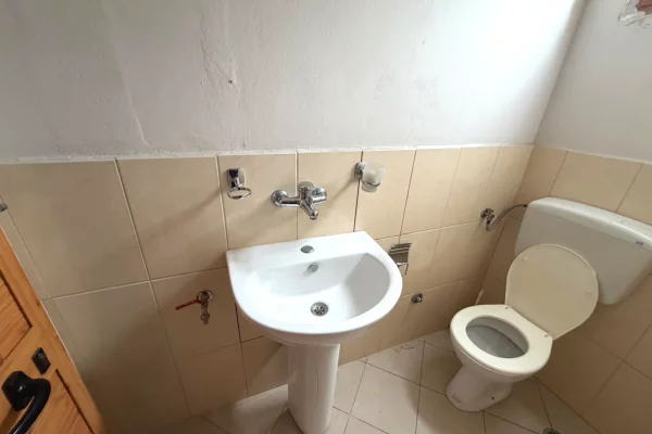 Shtepi me qera Shtepi Private ne Tirane, 2+1, Mobilimi E mobiluar, Pagesa 60,000  Leke.