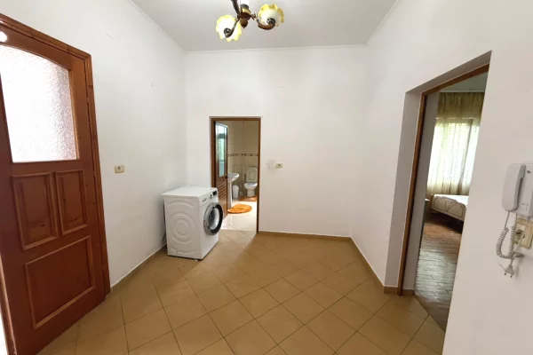 Shtepi me qera Shtepi Private ne Tirane, 2+1, Mobilimi E mobiluar, Pagesa 60,000  Leke.