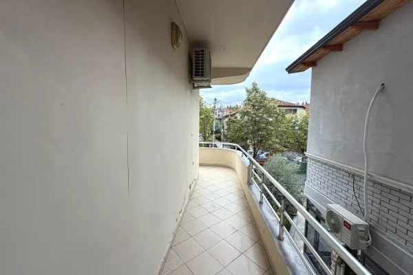 Shtepi me qera Shtepi Private ne Tirane, 2+1, Mobilimi E mobiluar, Pagesa 60,000  Leke.