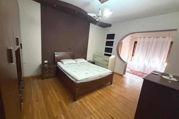 Shtepi me qera Shtepi Private ne Tirane, 2+1, Mobilimi E mobiluar, Pagesa 60,000  Leke.
