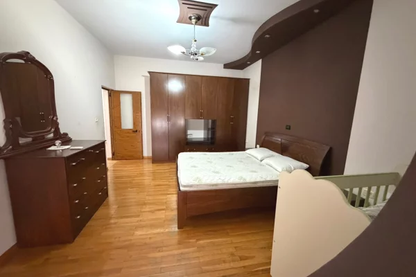 Shtepi me qera Shtepi Private ne Tirane, 2+1, Mobilimi E mobiluar, Pagesa 60,000  Leke.