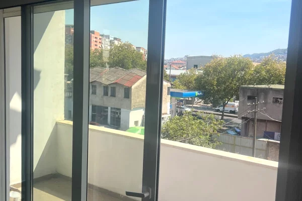 Shtepi me qera Apartament ne Tirane, 2+1, Mobilimi Bosh, pa mobiluar, Pagesa 45,000  Leke.