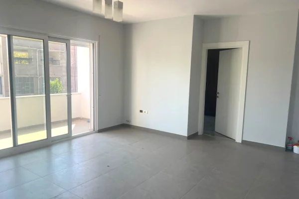 Shtepi me qera Apartament ne Tirane, 2+1, Mobilimi Bosh, pa mobiluar, Pagesa 45,000  Leke.