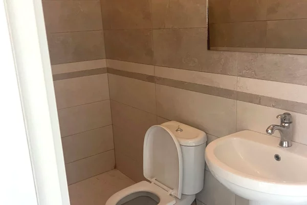 Shtepi me qera Apartament ne Tirane, 2+1, Mobilimi Bosh, pa mobiluar, Pagesa 45,000  Leke.