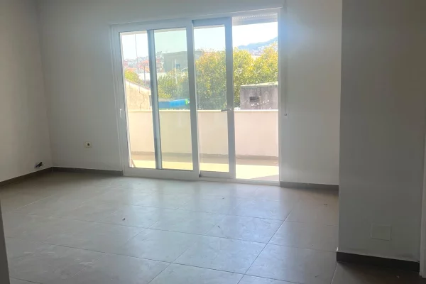 Shtepi me qera Apartament ne Tirane, 2+1, Mobilimi Bosh, pa mobiluar, Pagesa 45,000  Leke.