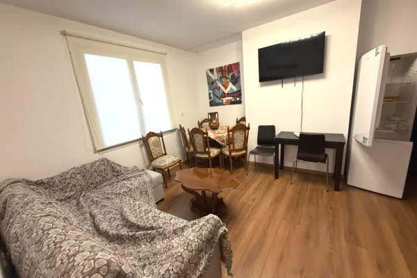 Shtepi me qera Apartament ne Tirane, 2+1, Mobilimi E mobiluar, Pagesa 65,000  Leke.