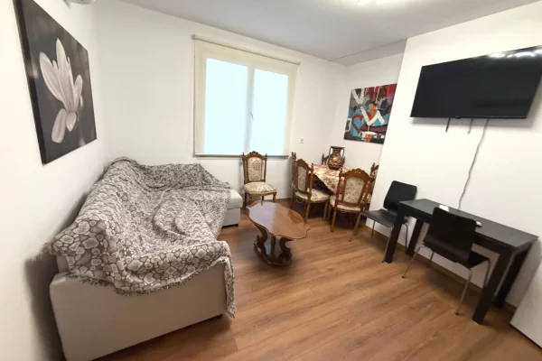 Shtepi me qera 2+1 ne Tirane - 65,000 Leke