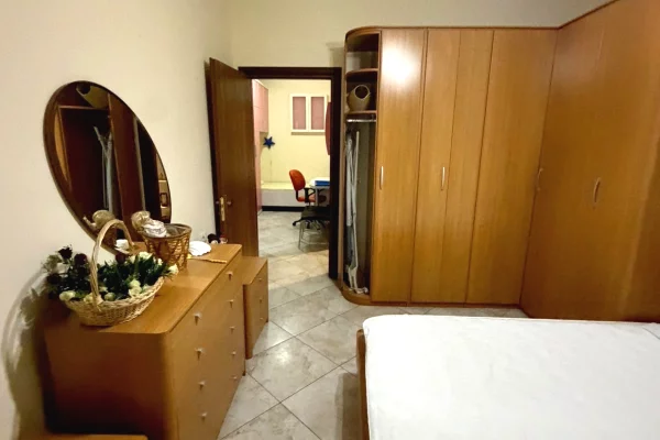 Shtepi me qera Apartament ne Tirane, 2+1, Mobilimi E mobiluar, Pagesa 600  Euro.