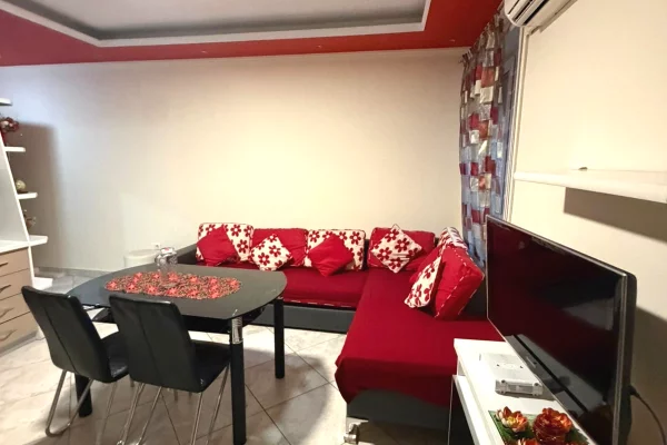 Shtepi me qera Apartament ne Tirane, 2+1, Mobilimi E mobiluar, Pagesa 600  Euro.