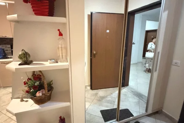 Shtepi me qera Apartament ne Tirane, 2+1, Mobilimi E mobiluar, Pagesa 600  Euro.