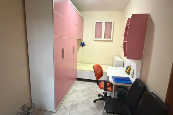 Shtepi me qera Apartament ne Tirane, 2+1, Mobilimi E mobiluar, Pagesa 600  Euro.