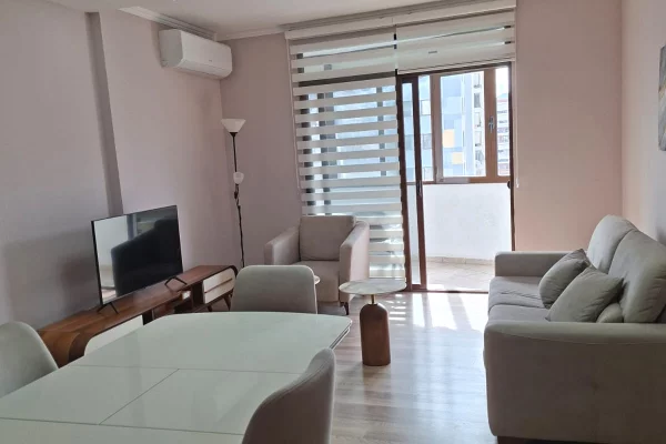 Shtepi me qera Apartament ne Tirane, 1+1, Mobilimi E mobiluar, Pagesa 60,000  Leke.
