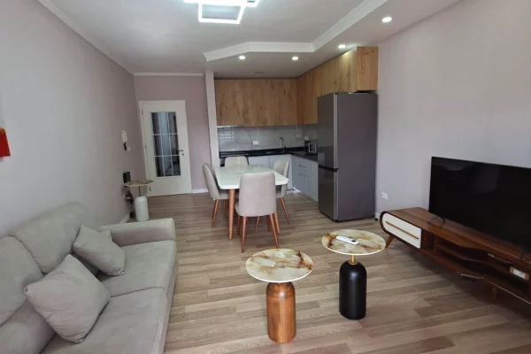 Jepet me qira 1+1 Perballe Delijorgjit 600 mije leke
