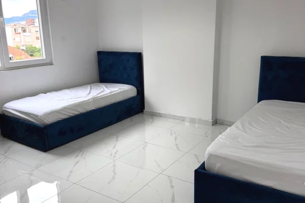 Shtepi me qera Apartament ne Tirane, 2+1, Mobilimi E mobiluar, Pagesa 55,000  Leke.