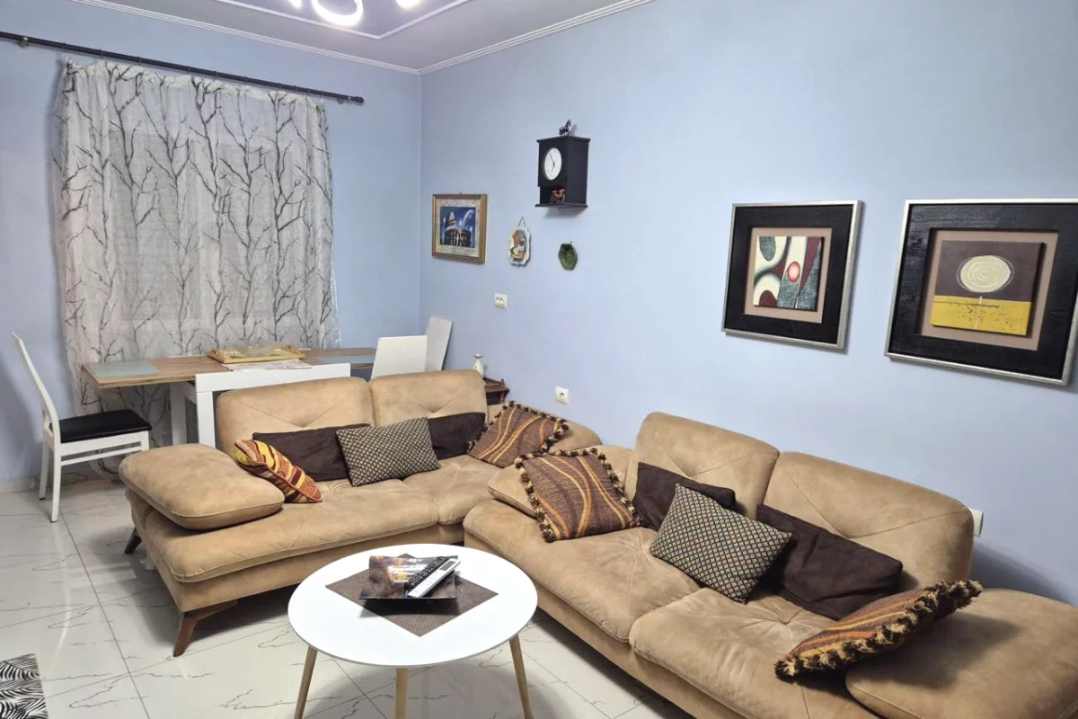 Shtepi me qera Apartament ne Tirane, 2+1, Mobilimi E mobiluar, Pagesa 65,000  Leke.