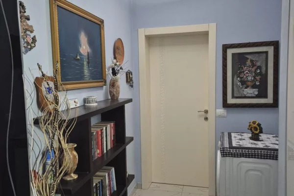 Shtepi me qera Apartament ne Tirane, 2+1, Mobilimi E mobiluar, Pagesa 65,000  Leke.