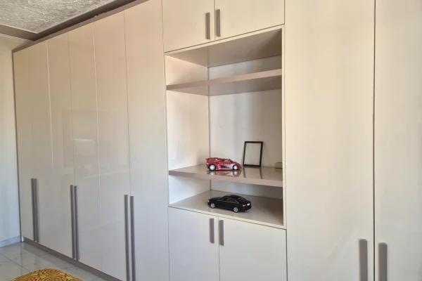 Shtepi me qera Apartament ne Tirane, 2+1, Mobilimi E mobiluar, Pagesa 65,000  Leke.